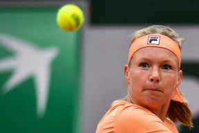 爱游戏体育-科维托娃连续二十场比赛得分超过爆冷，湖人不断突破！